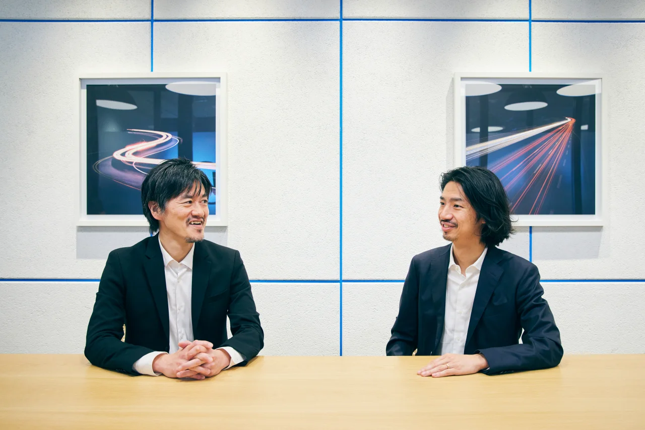 共同代表 野崎耕司 (左) と芹川太郎 (右)