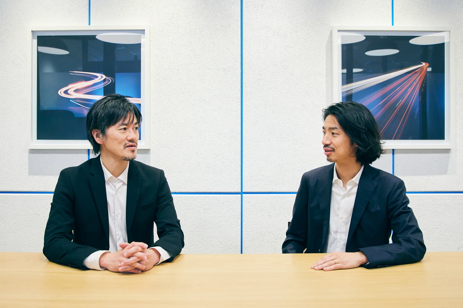 2人が議論している様子